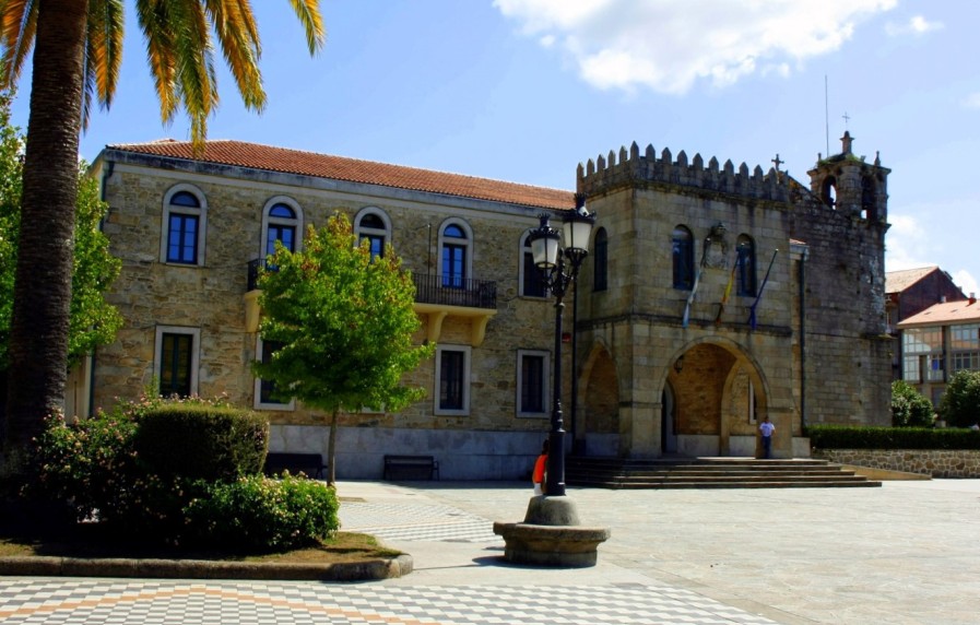 Acantilados y bancos frente al Atlántico en Porto do Son