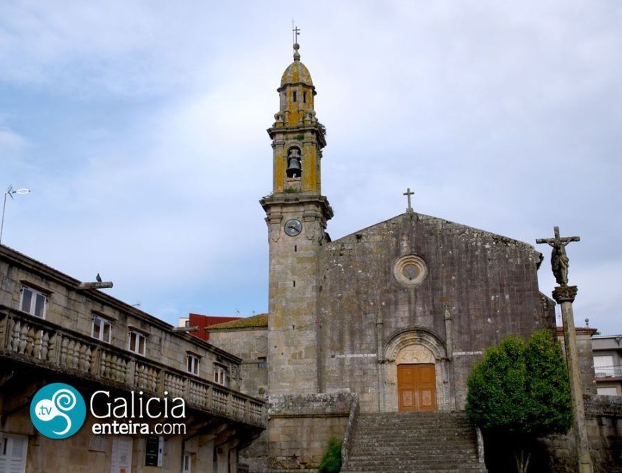Puerto de Rianxo con embarcaciones tradicionales