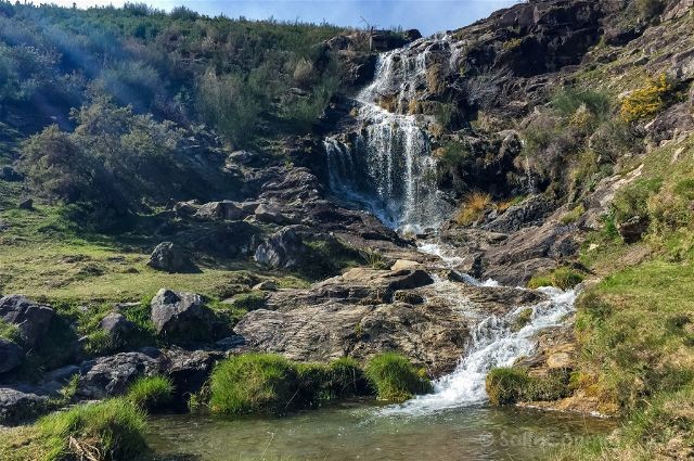 Sendero panorámico entre los molinos del Picón