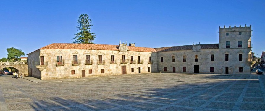 Torre de San Sadurniño en la ría de Arousa